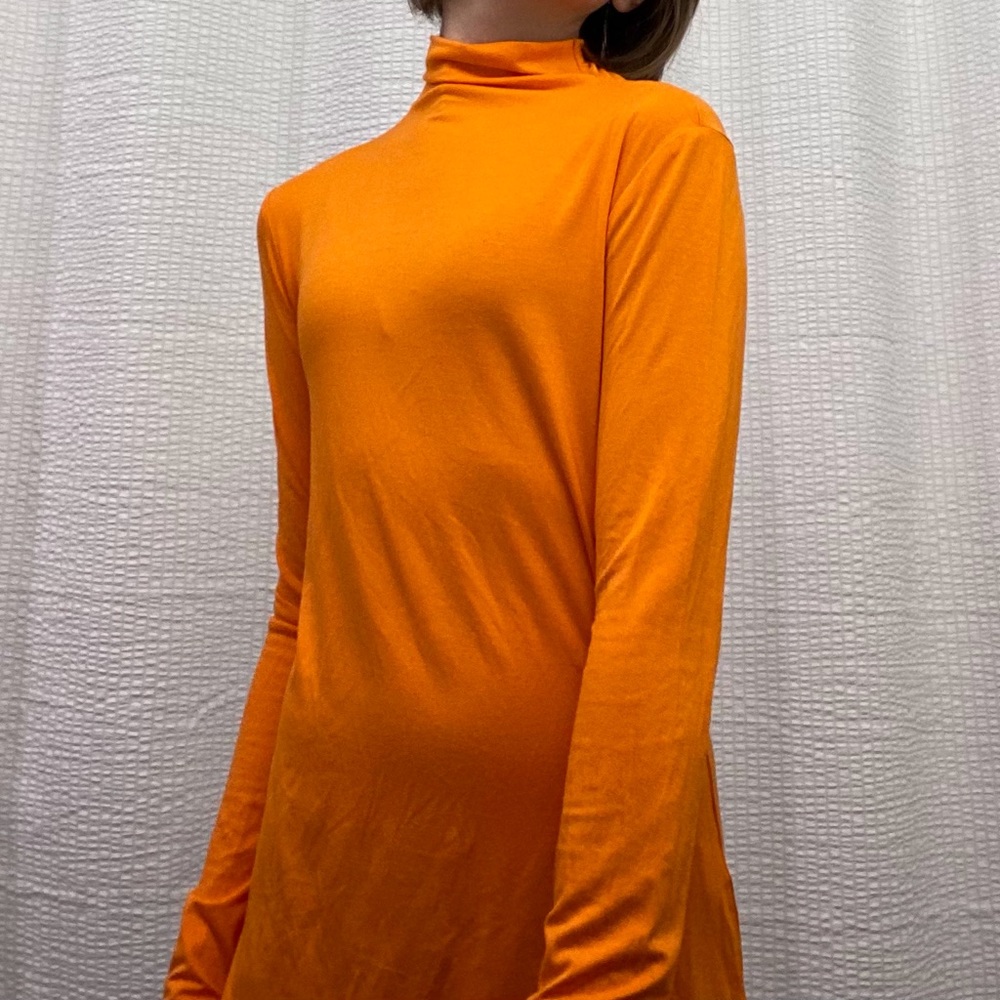 🌸Cute orange mock turtleneck women’s ;D